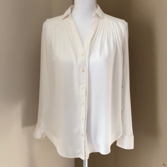 Express - ivory button up with soft pleats - Picture 4 of 11